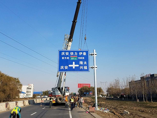 连云港连云港道路护栏网网片该如何进行正确的选购呢？